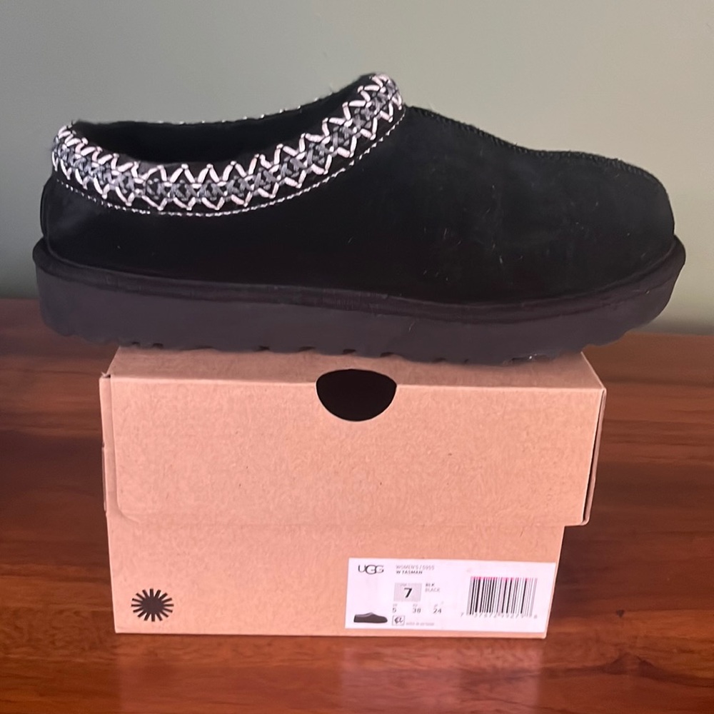 UGG Tasman Slippers black, W 7. Never worn but no stickers on soles